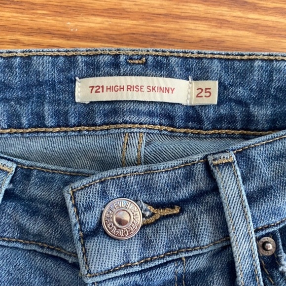 LEVI’S 721 High Rise Cropped Skinny Jeans Size 25 - Picture 3 of 3